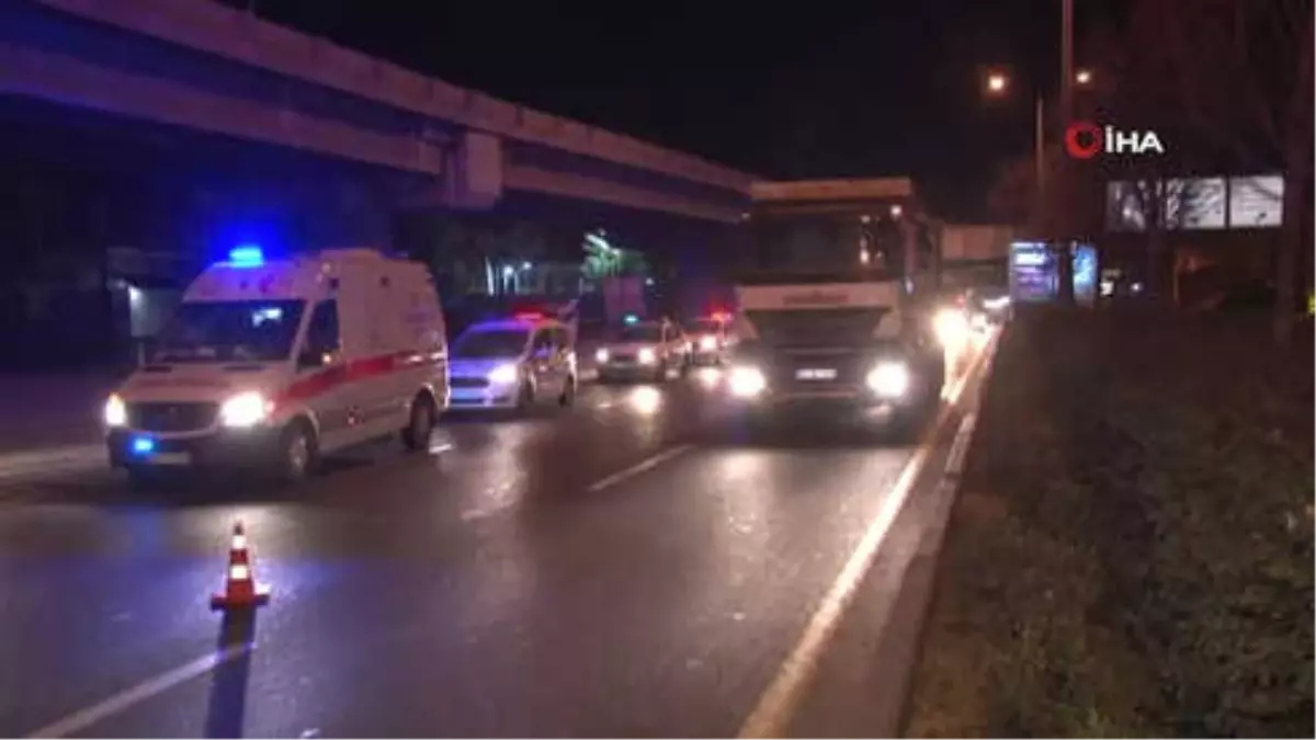 Sürücü Kursu Eğitim Aracı Metro Üst Geçidine Çarptı: 1 Ölü