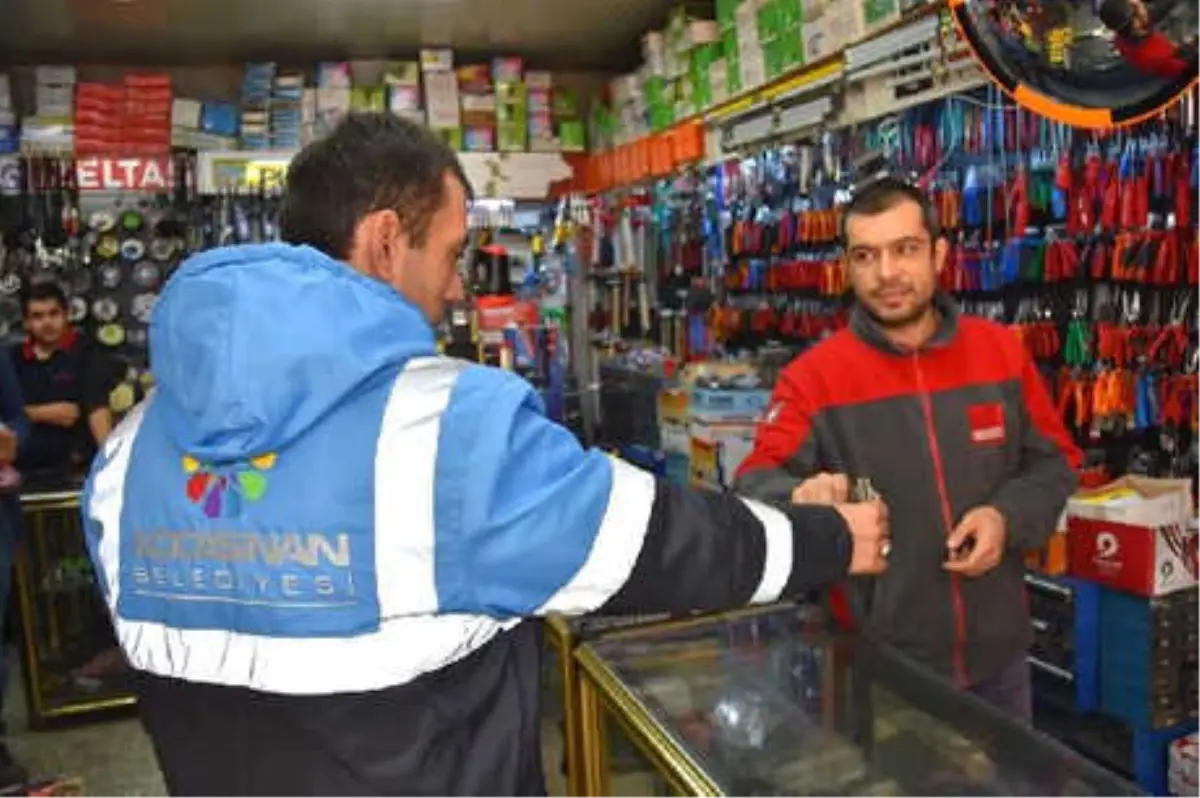 Temizlik İşçileri, Buldukları Cüzdanı Sahibine Teslim Etti