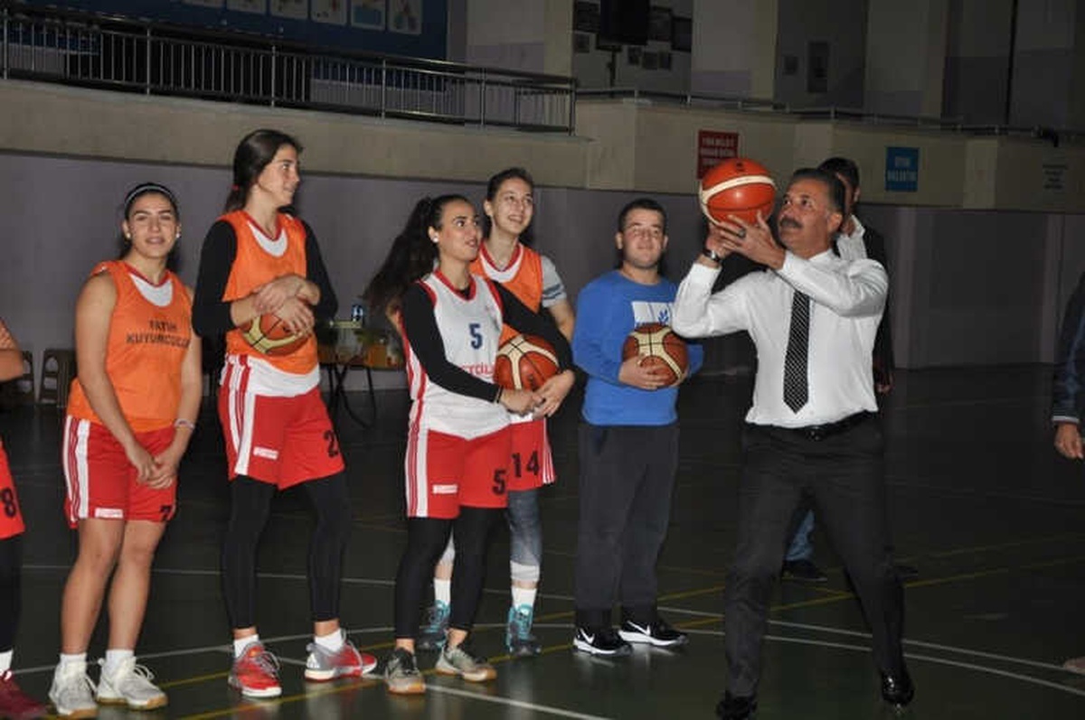 Toroslar Kadın Basketbol Takımı Fenerbahçe ile Karşılaşacak