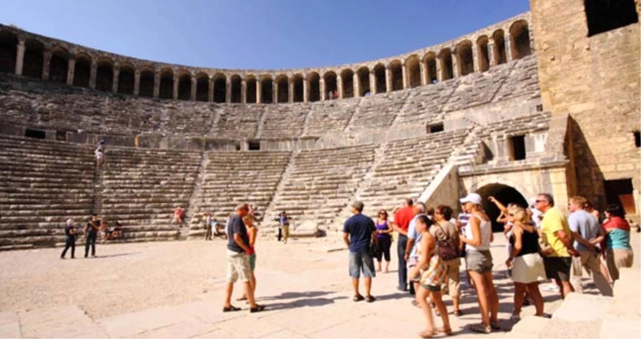 Aspendos Tiyatrosu, Etkileyici Hikayesi ile Binlerce Turistin İlgisini Çekiyor