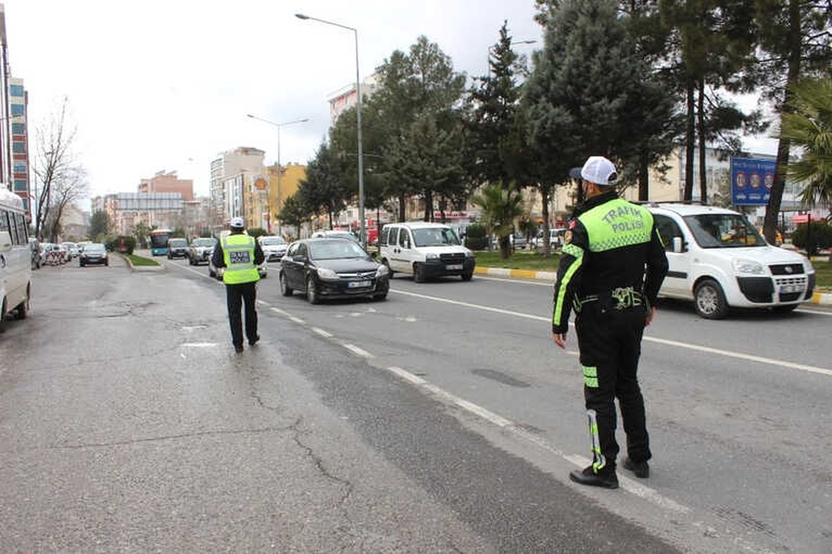 Adıyaman\'da Yolcu ve Yük Taşımacılığı Yapan Araçlara Kış Lastiği Zorunluluğu
