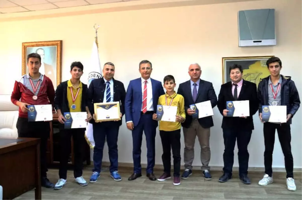 Akdenizli Öğrencilerden Bilim Olimpiyatlarında Büyük Başarı