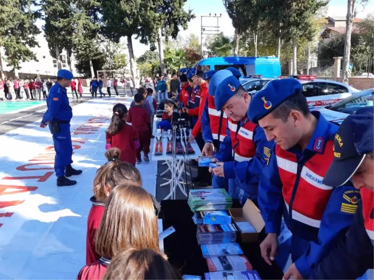 Antalya\'da Jandarmadan Öğrencilere Uygulamalı Trafik Eğitimi