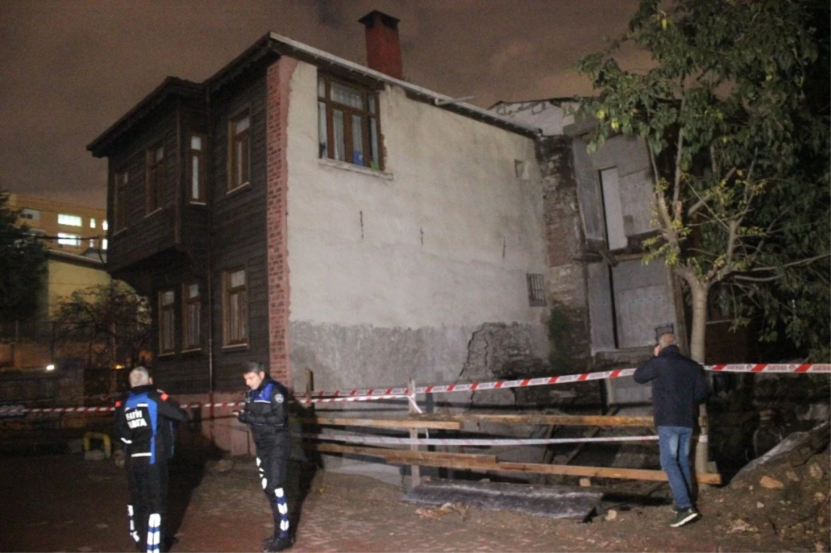 Fatih\'te 2 Bina Çökme Riski Nedeniyle Boşaltıldı