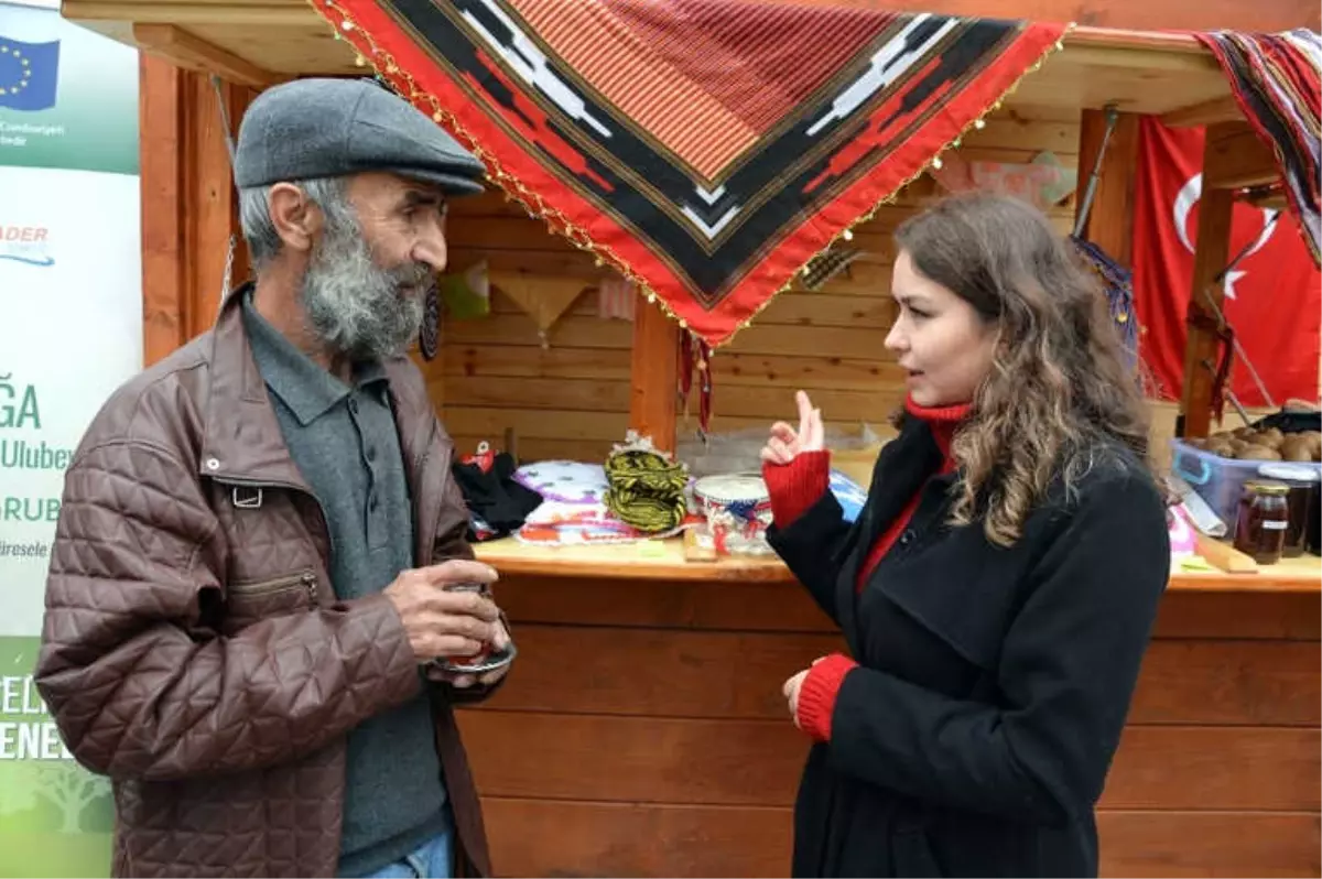 Gezici Tanıtım Aracıyla Satış Yaparak Dikkat Çektiler