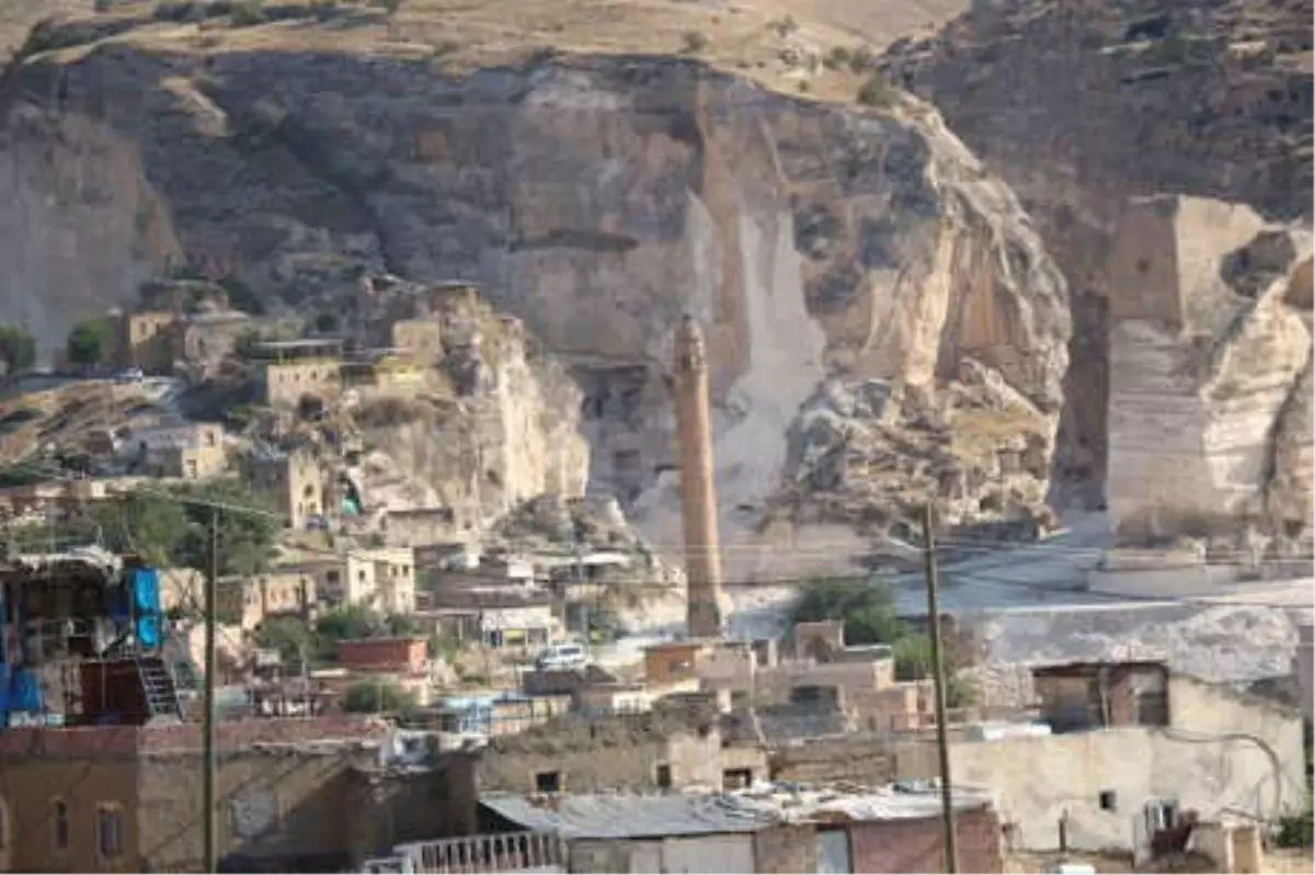 Hasankeyf\'te 13\'üncü Yüzyıla Ait Ticaret Merkezi Gün Yüzüne Çıkarıldı