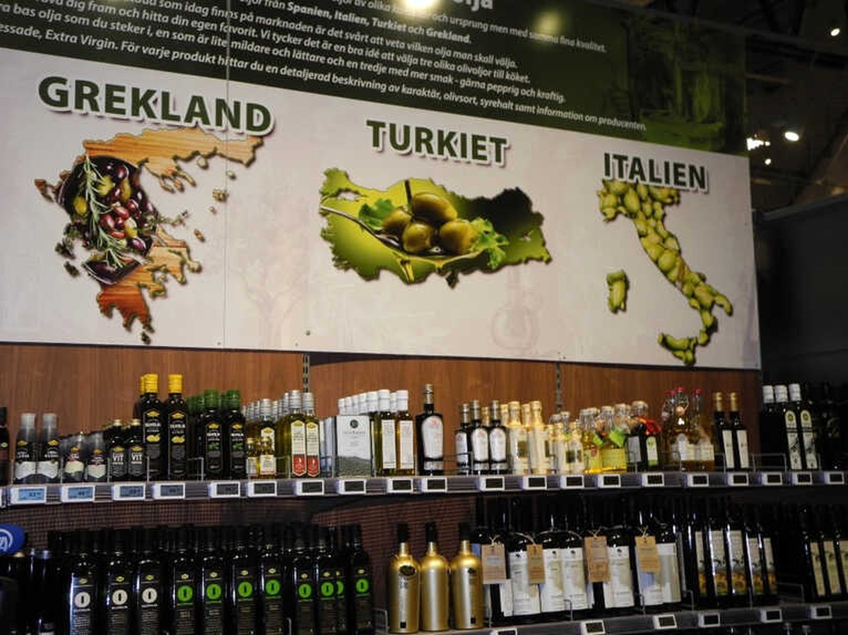 İsveç\'te Büyükelçi Eşlerinden Türk Marketine Ziyaret