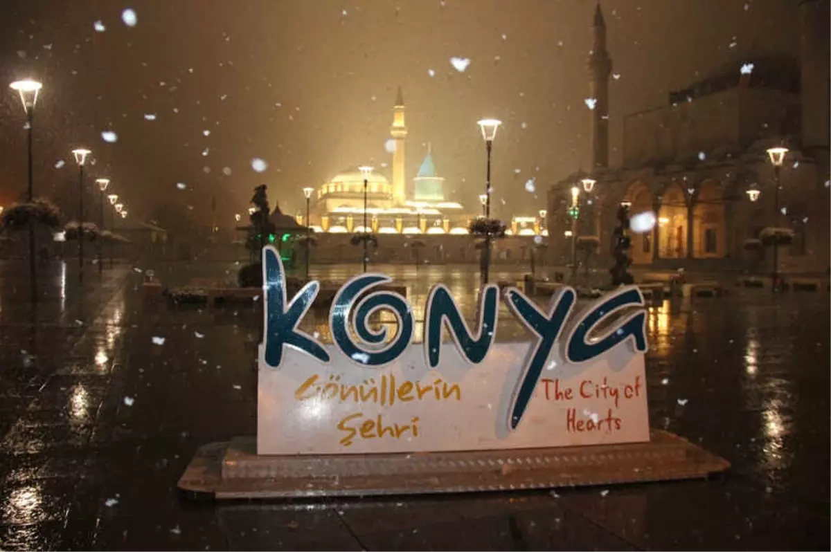 Konya\'ya Mevsimin İlk Karı Düştü