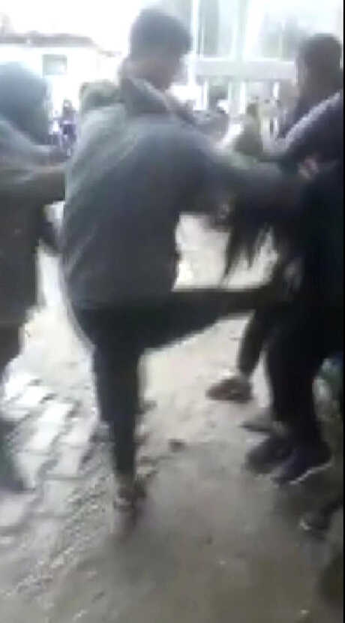 Liseli Kızların Kavgasını, Erkekler Zor Ayırdı