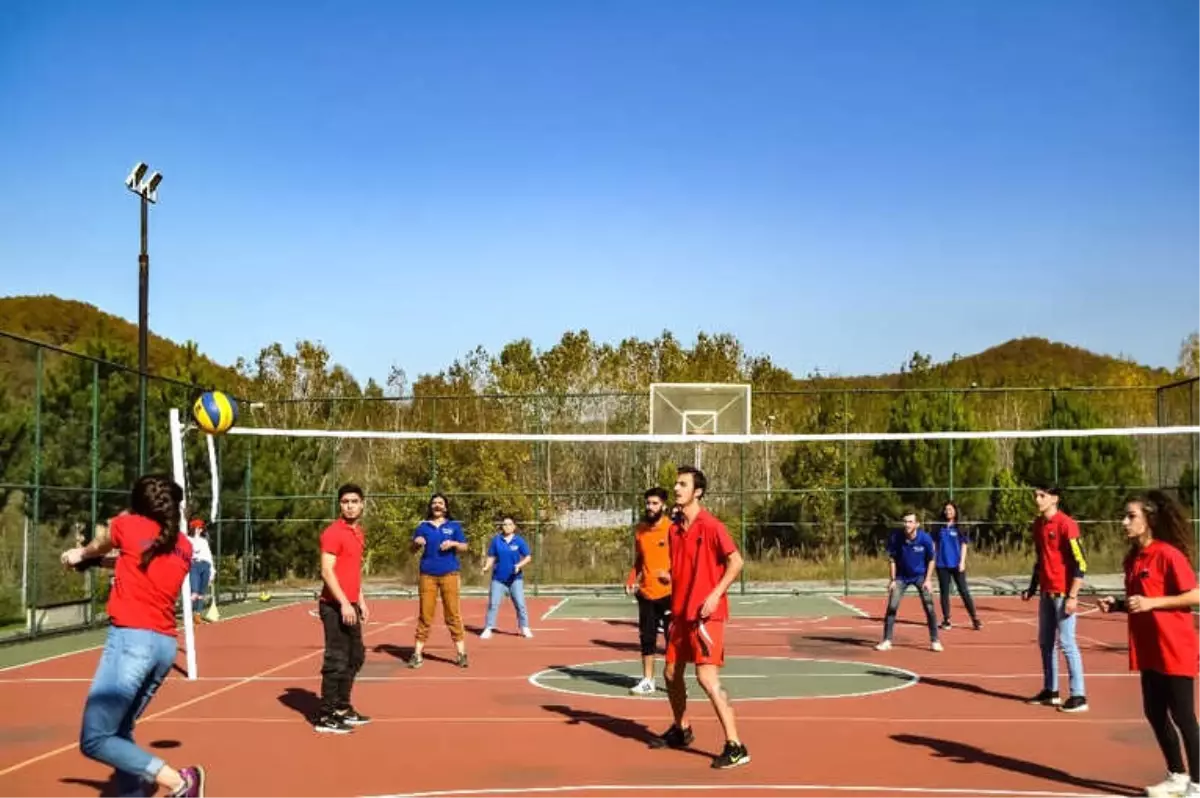 Mithat-Mehmet Çanakçı Myo\'da Voleybol Turnuvası Düzenlendi