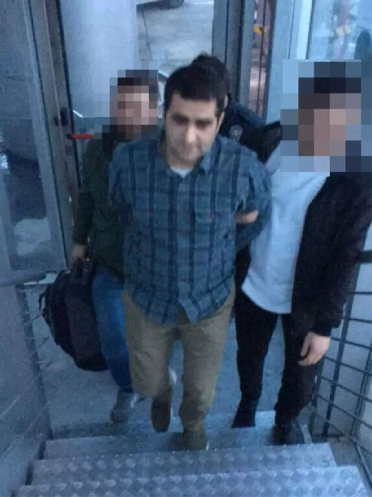 Pedofili Suçundan Sınır Dışı Edilen Fetö\'cü İstanbul\'a Getirildi