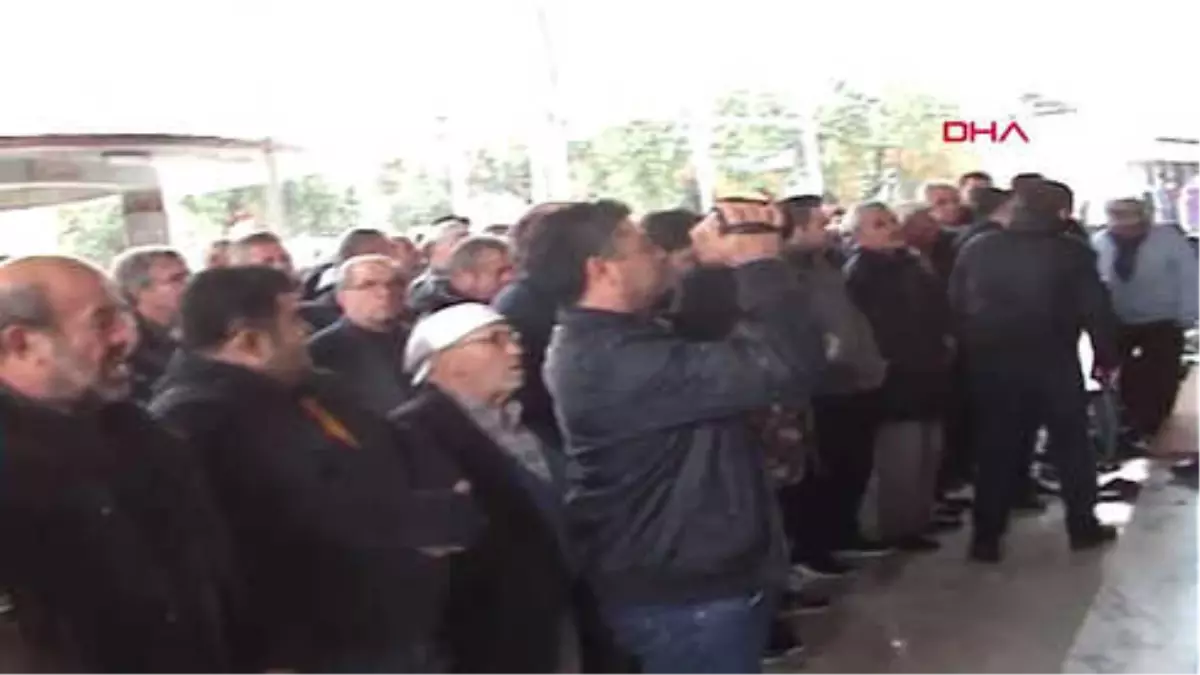 Aydın Raylara Düşen Alman\'ı Kurtardığı Sırada Ölen Türk Genci Toprağa Verildi