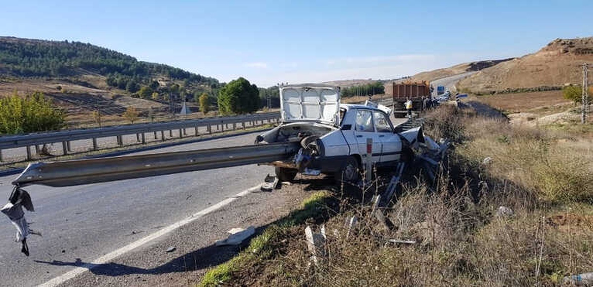 Bariyer Otomobilin Önünden Girdi Arkasından Çıktı
