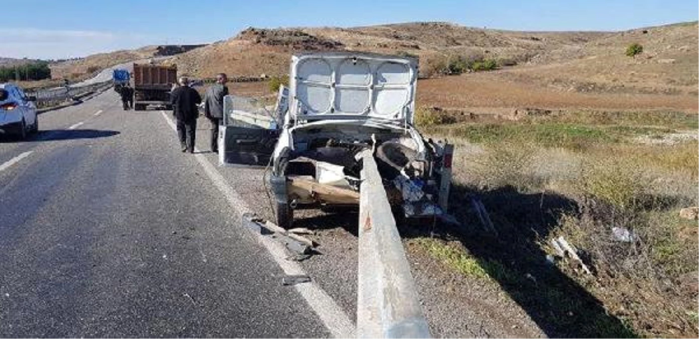 Bariyerin Ok Gibi Saplandığı Otomobilin Sürücüsü Yaralandı