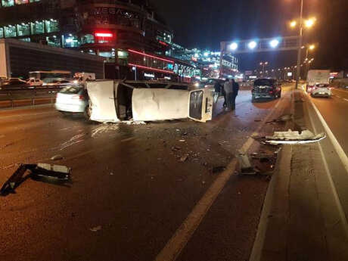 Beylikdüzü\'nde Zincirleme Kaza, D-100\'de Trafik Yoğunluğu Oluştu 1