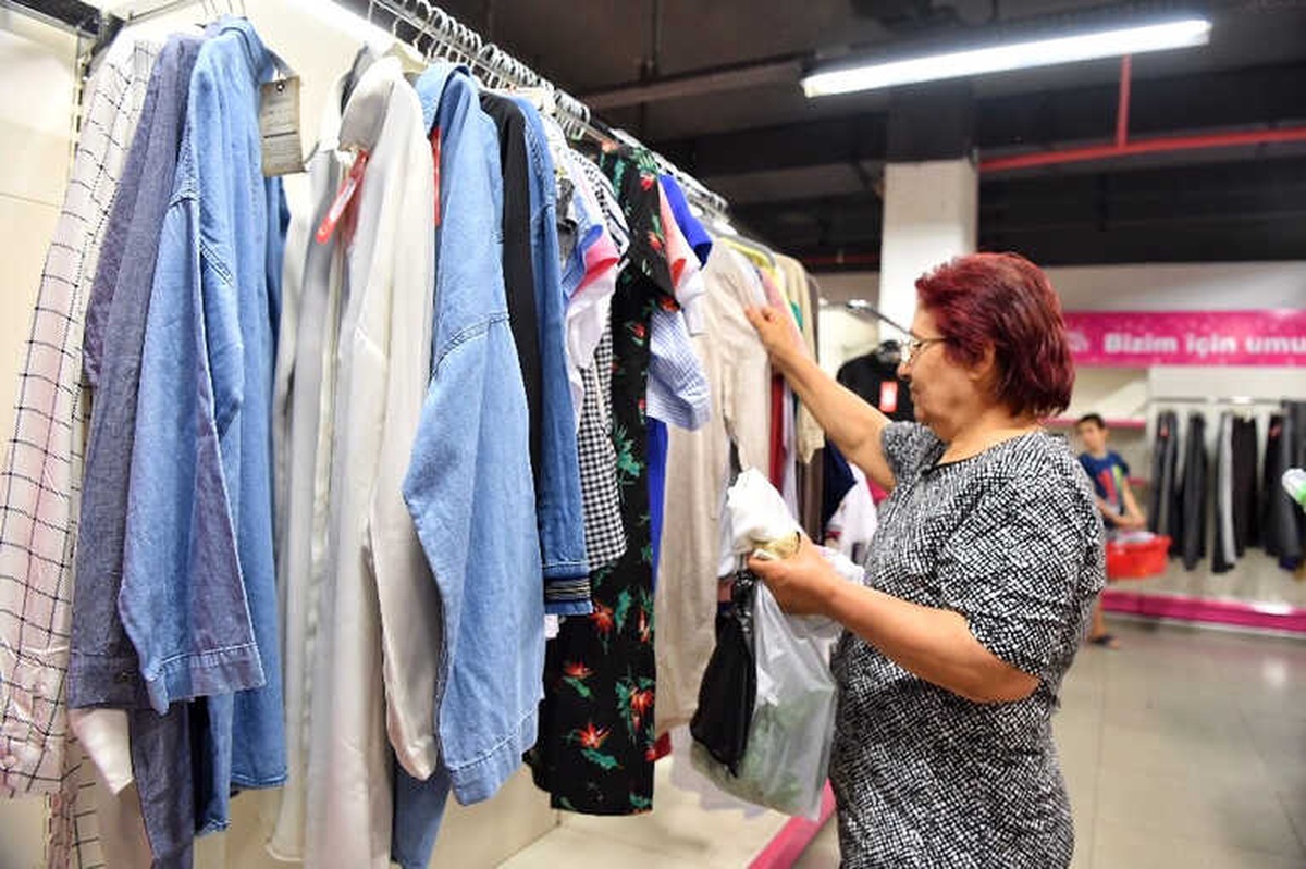 Beyoğlu\'nda Sosyal Market ile İhtiyaç Sahipleri Mutlu