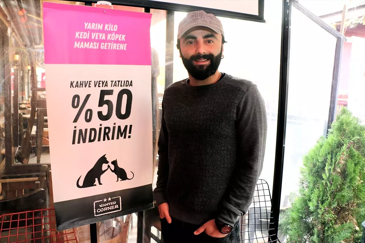 Bu Kafenin Gelirine Sokak Hayvanları da Ortak