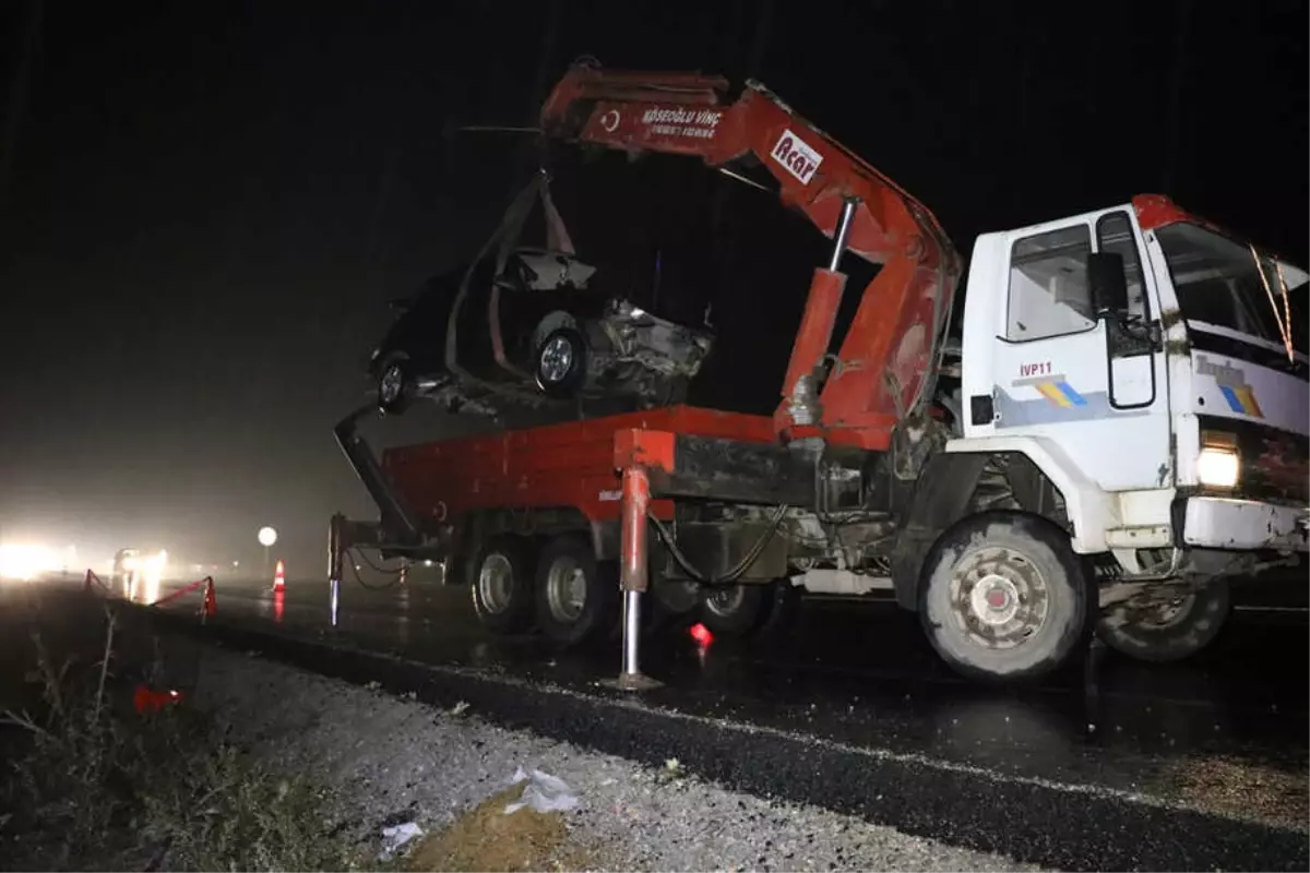 Denizli\'de Otomobil Şarampole Devrildi: 1 Ölü, 5 Yaralı