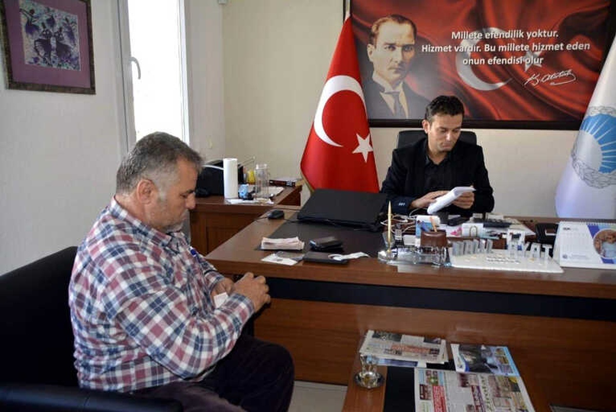 Kaldırımda Yürürken Bulduğu 8 Bin Lirayı Sahibine Ulaştırdı