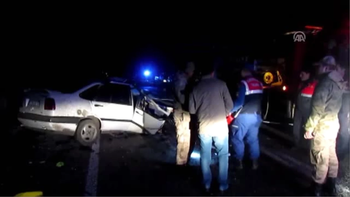 Samsun\'da Tır ile Otomobil Çarpıştı: 2 Ölü 2 Yaralı