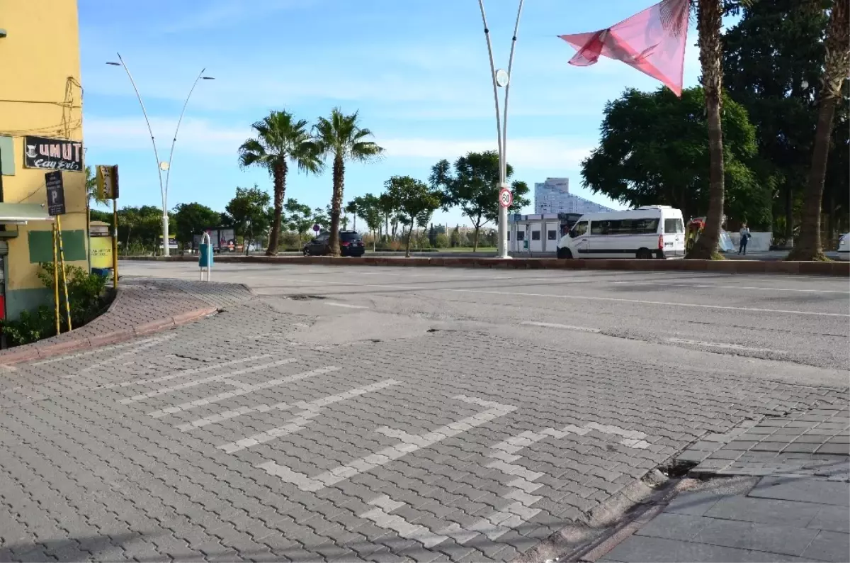 Türkkuşu Caddesi, Altgeçit ile Merkez Camii Otoparkı\'na Bağlanıyor