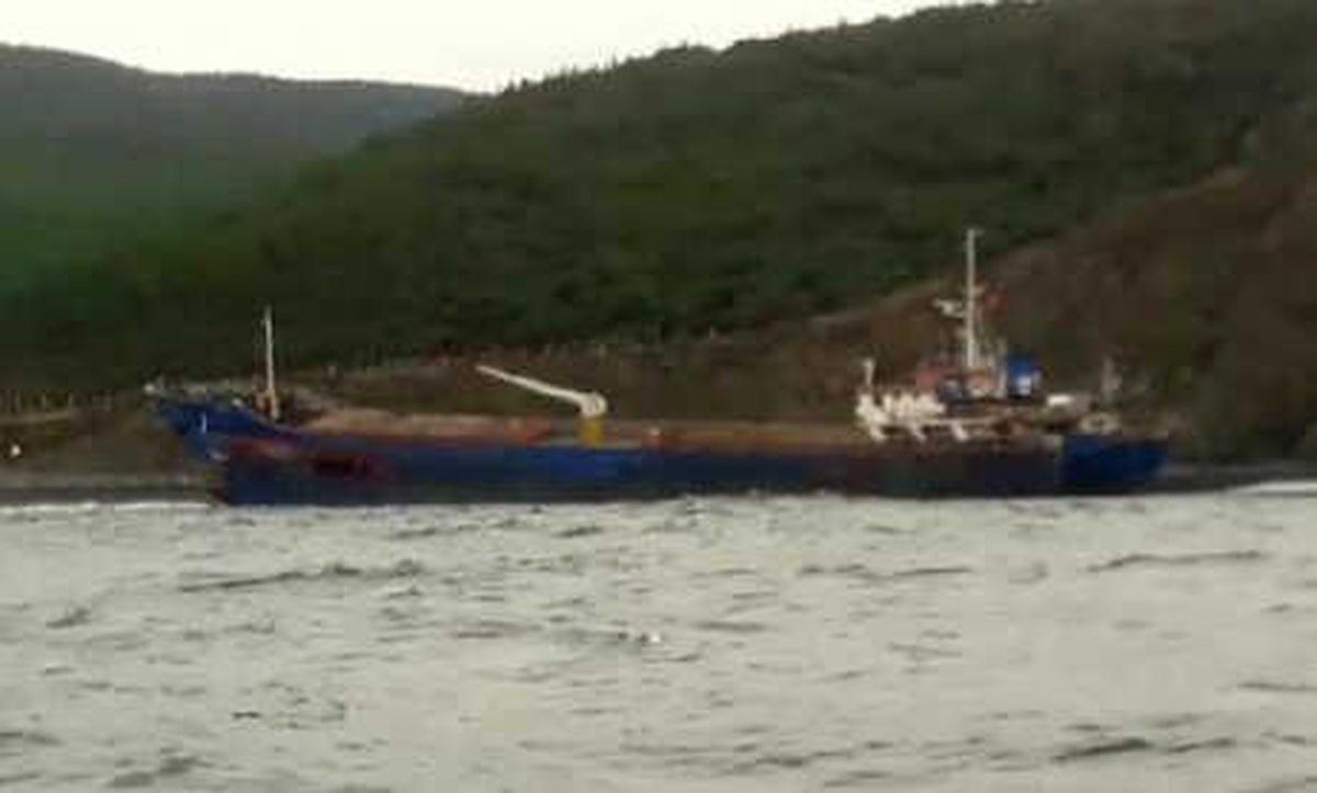 Yalova\'da Hacizli Gemi Karaya Oturdu