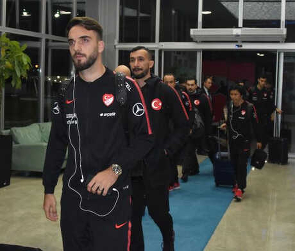 A Milli Futbol Takımı, Antalya\'ya Hareket Etti