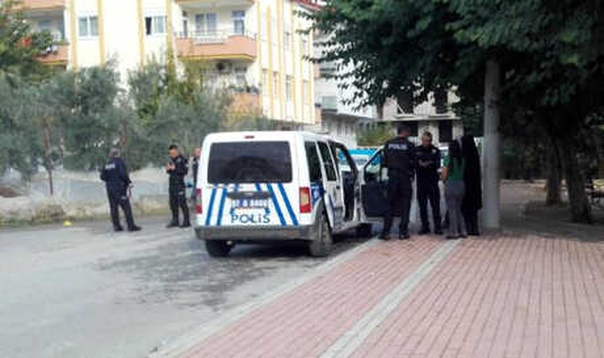 Aile Fertleri Arasında Bıçaklı Sopalı Kavga: 3 Yaralı