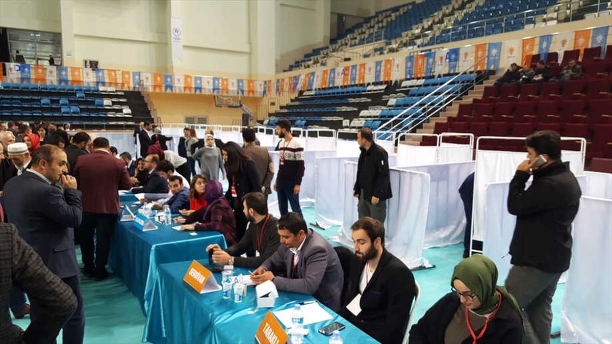 AK Parti\'de Temayül Yoklaması