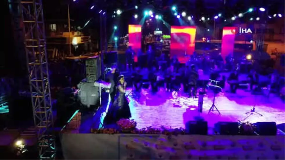 Gümüldür Mandalina Festivali\'nde Sibel Can Coşkusu...konser Havadan Böyle Görüntülendi