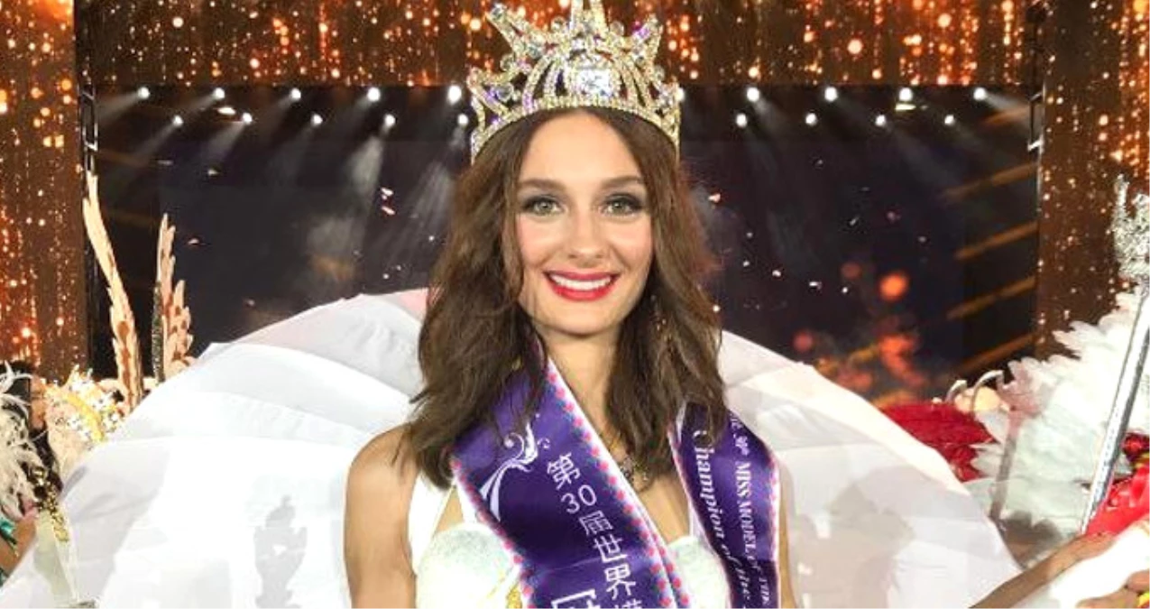 İzmirli Pınar, Dünya Mankenler Kraliçesi Yarışması\'nda Birinci Oldu