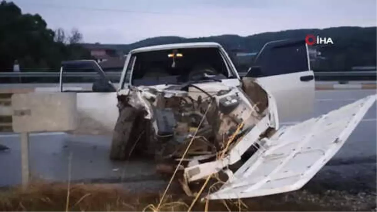 Karşı Şeride Geçen Araç, Bariyerlere Çarparak Durabildi; 1 Ölü,1 Yaralı