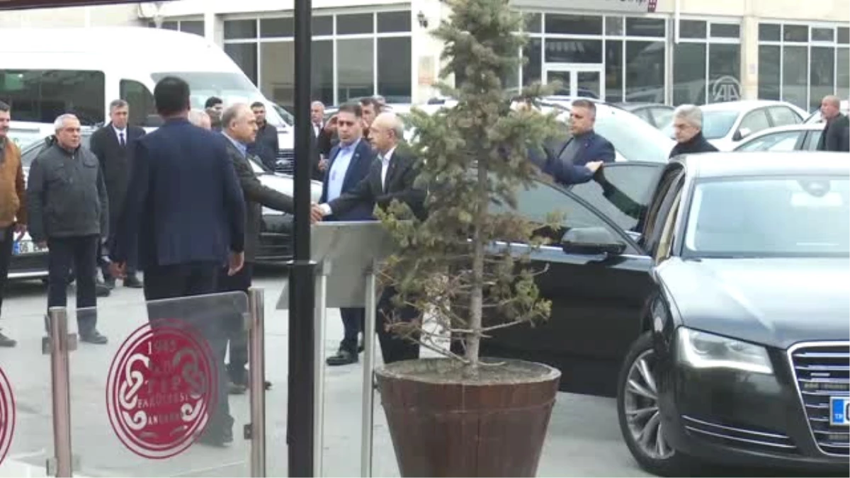 Kılıçdaroğlu, Vefat Eden Bircan\'ın Ailesini Hastanede Ziyaret Etti