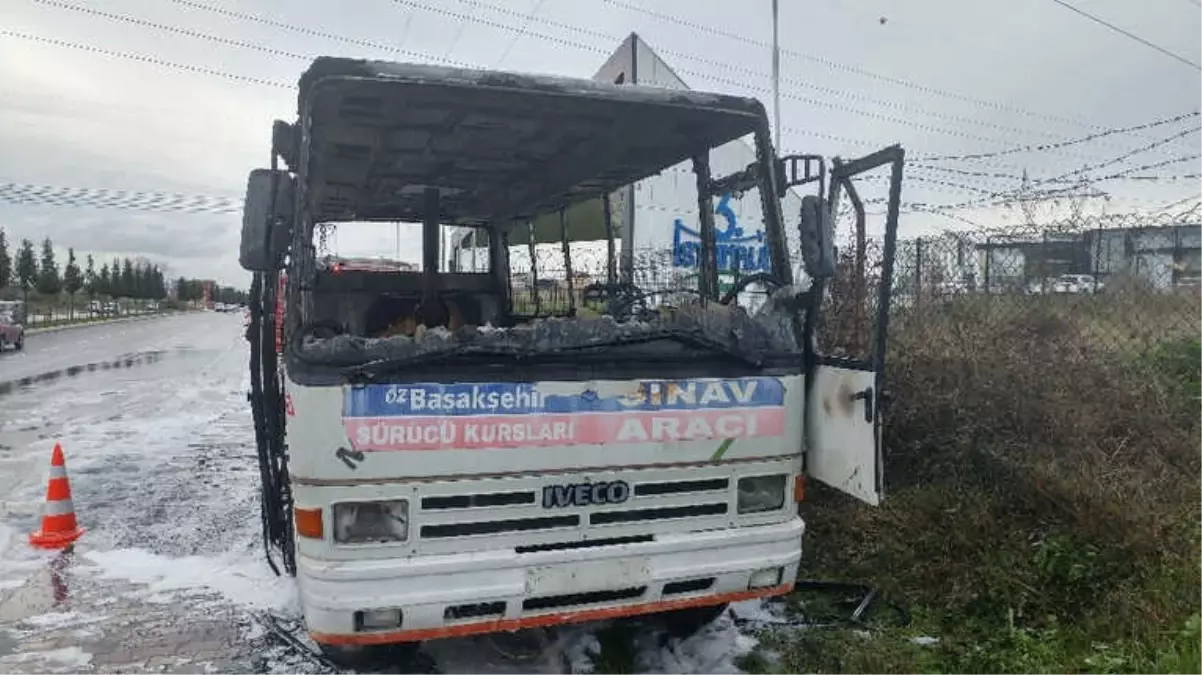 Kursiyerlerin Isınması İçin Kurulan Soba, Otobüsü Yaktı