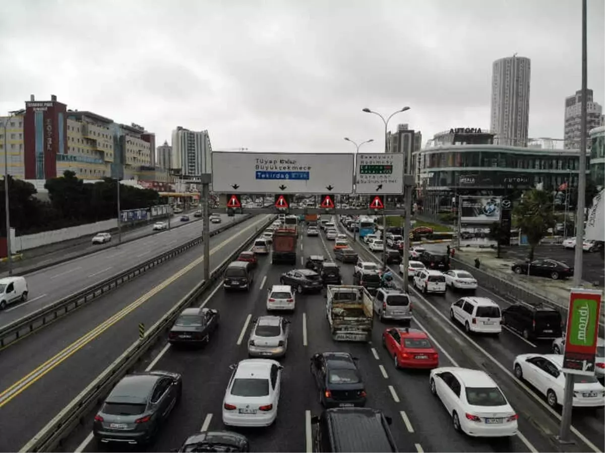 Son Günde Vatandaşlar Akın Etti, Trafikte Kilometrelerce Kuyruk Oluştu