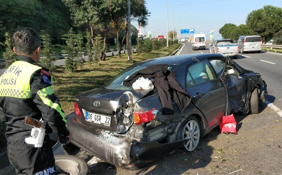 Samsun\'da Lastiği Patlayan Otomobil Takla Attı: 2 Yaralı