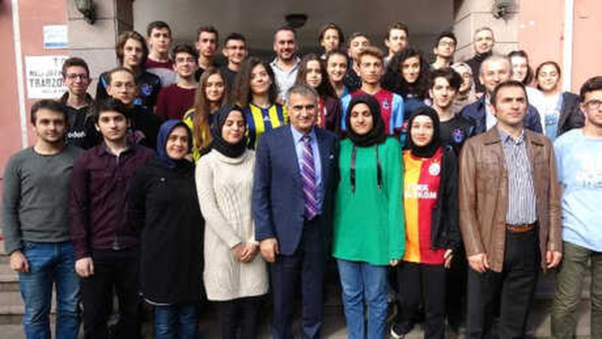 Şenol Güneş, 48 Yıl Sonra Lise Arkadaşlarıyla Buluştu