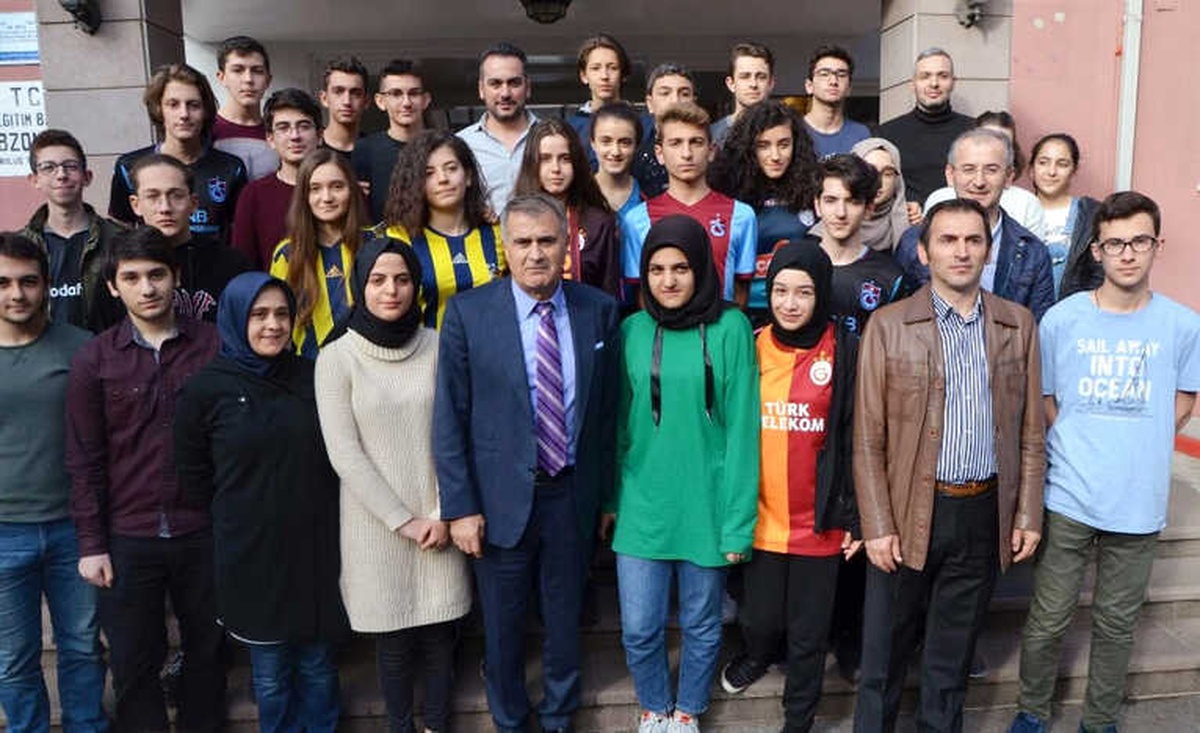 Şenol Güneş, Lise Arkadaşlarıyla Özlem Giderdi