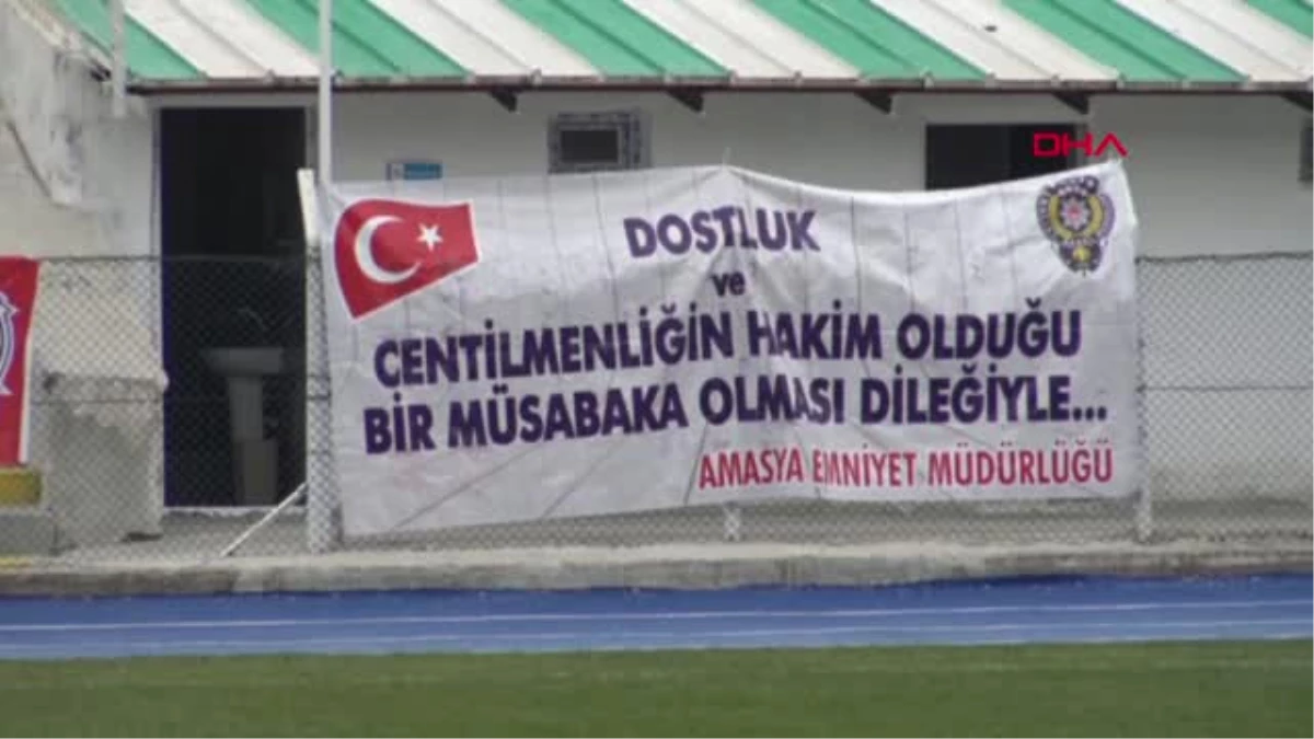 Spor Futbolcular Sahaya \'Küfüre ve Kötü Tezahürata Hayır\' Pankartı ile Çıktı