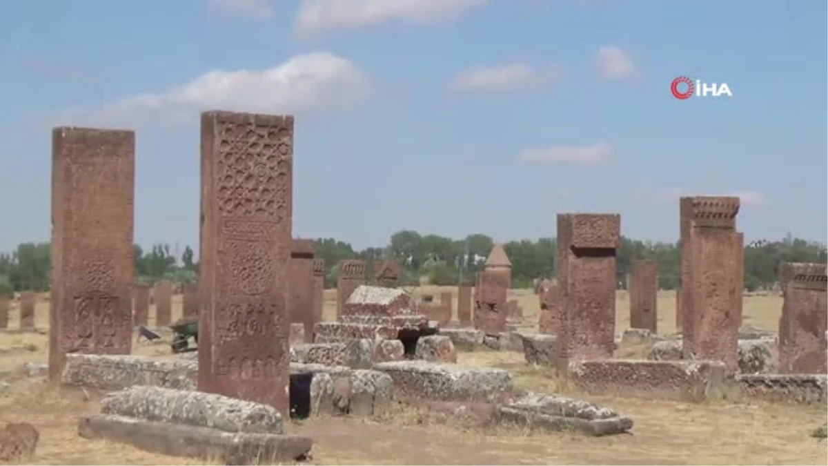 Taşlara Bezenmiş Motif Bahçesi Tarih Kokuyor