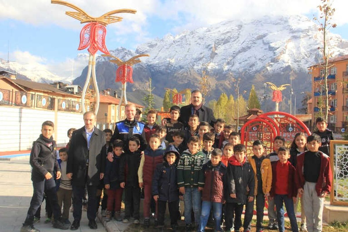 Vali Akbıyık, Hakkari\'ye Hayran Kaldı