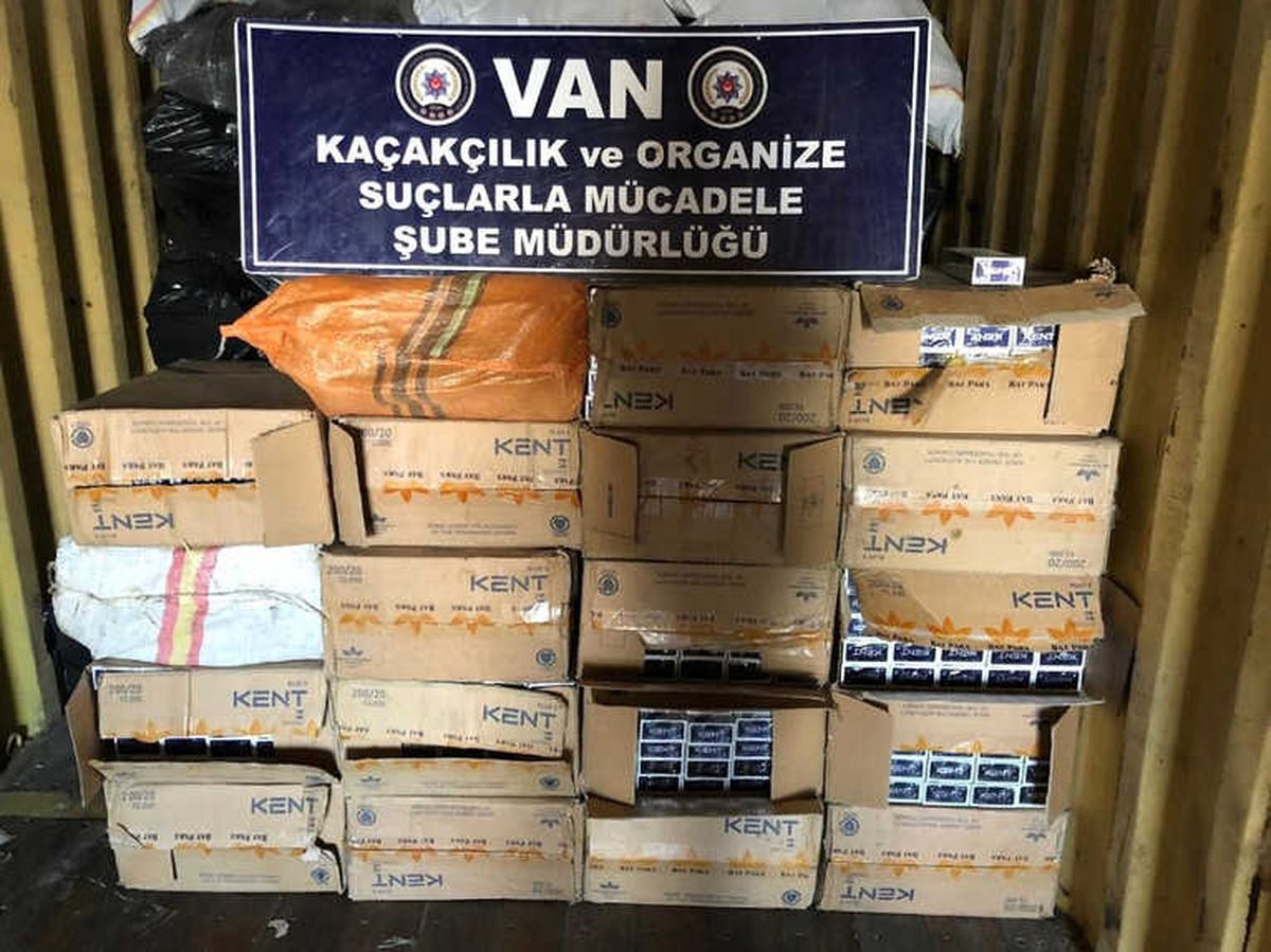 Van\'da 39 Bin 700 Paket Kaçak Sigara Ele Geçirildi