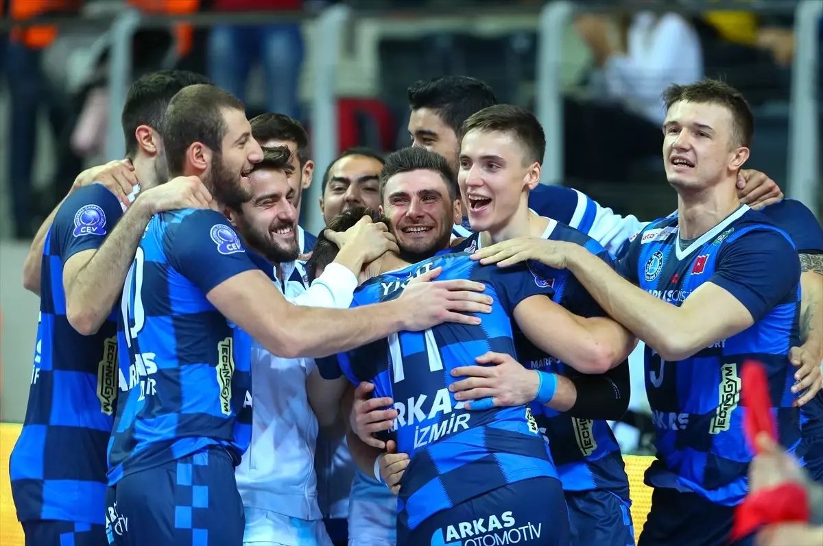 Voleybol: Efeler Ligi