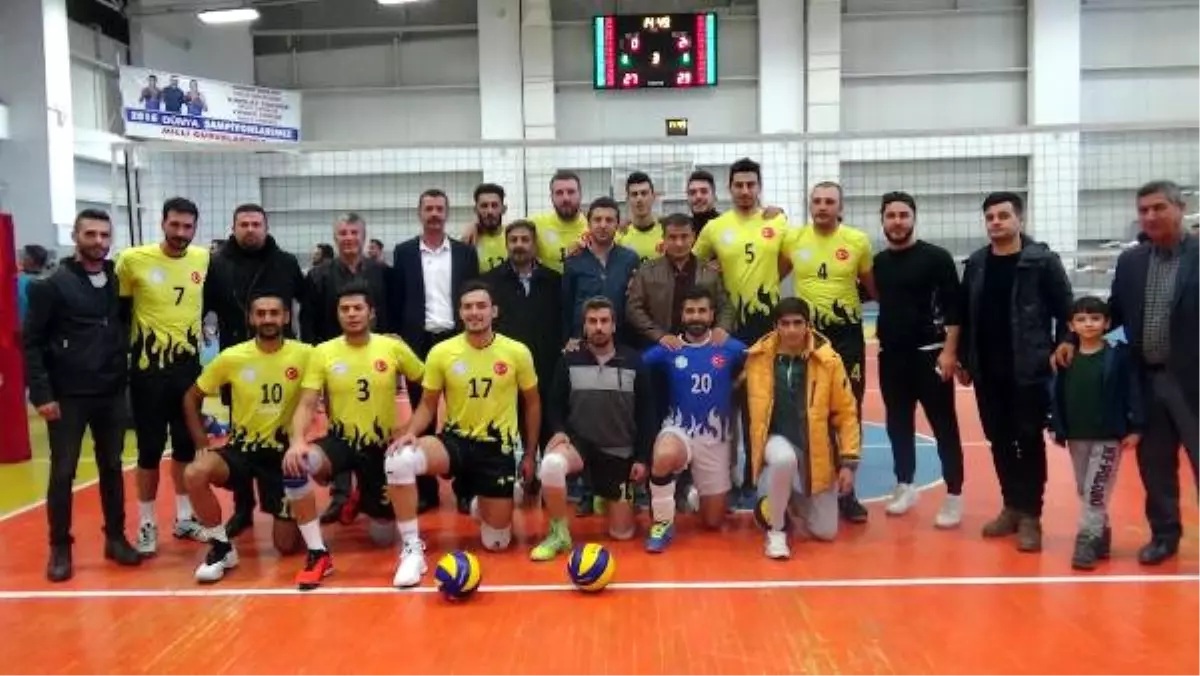 Voleybol Maçı Sonrası Soyunma Odasında Hakeme Tepki