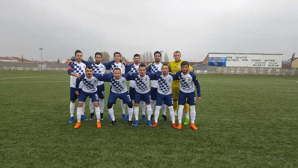 Başkan Yalçın\'dan Pazaryerisporlu Oyunculara Tebrik