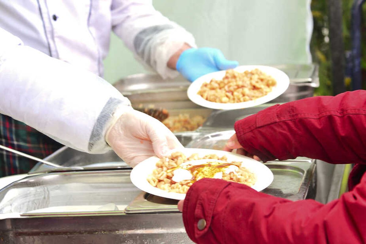 Beylikdüzü\'nde 4 Bin Kişilik Mantı Dağıtıldı