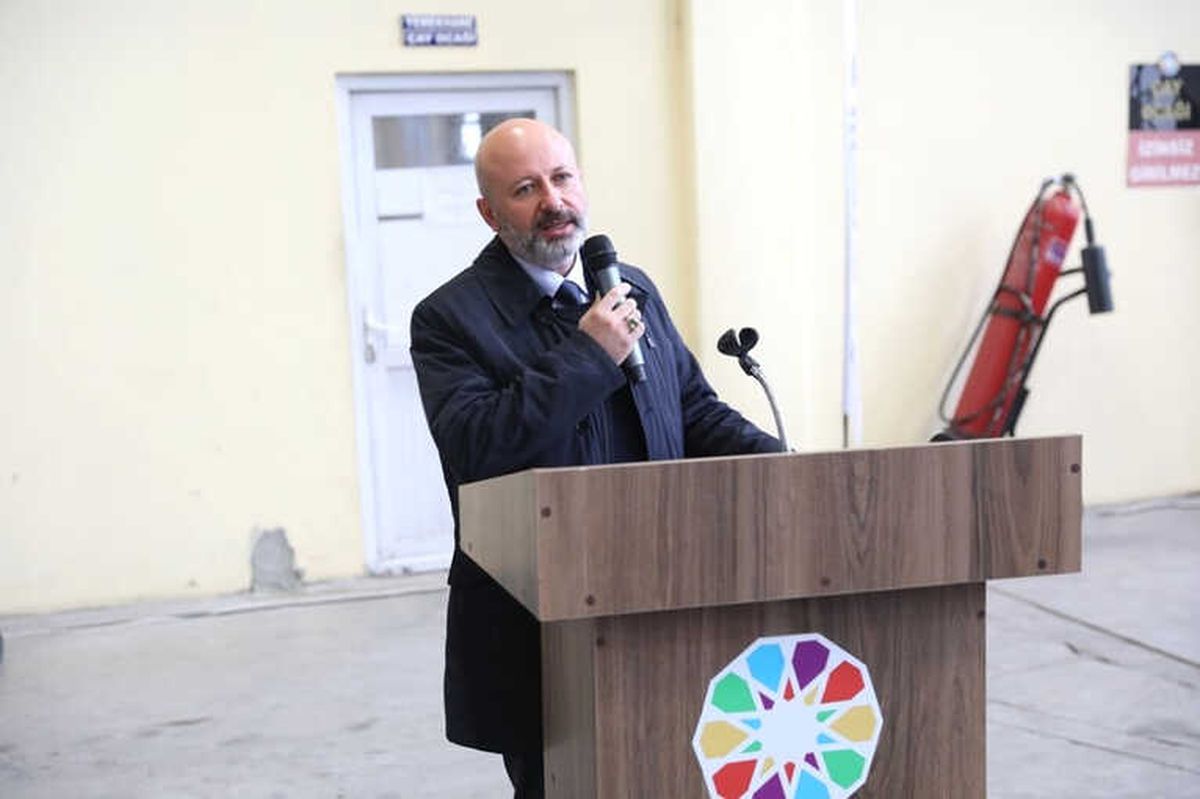 Çolakbayrakdar\'dan Belediye Personellerine; "Kamuoyunda Kazanılan Takdir Hepinizindir"
