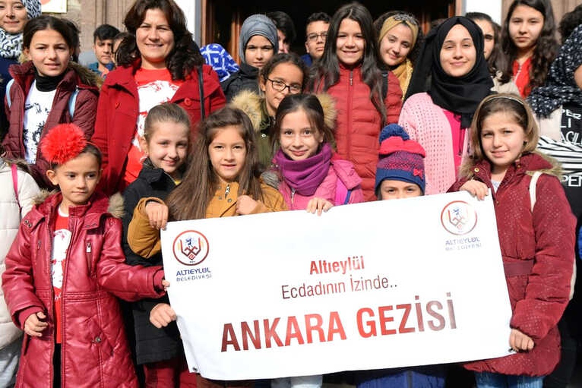 Cumhuriyet\'i Anlattılar Ankara\'yı Gezdiler