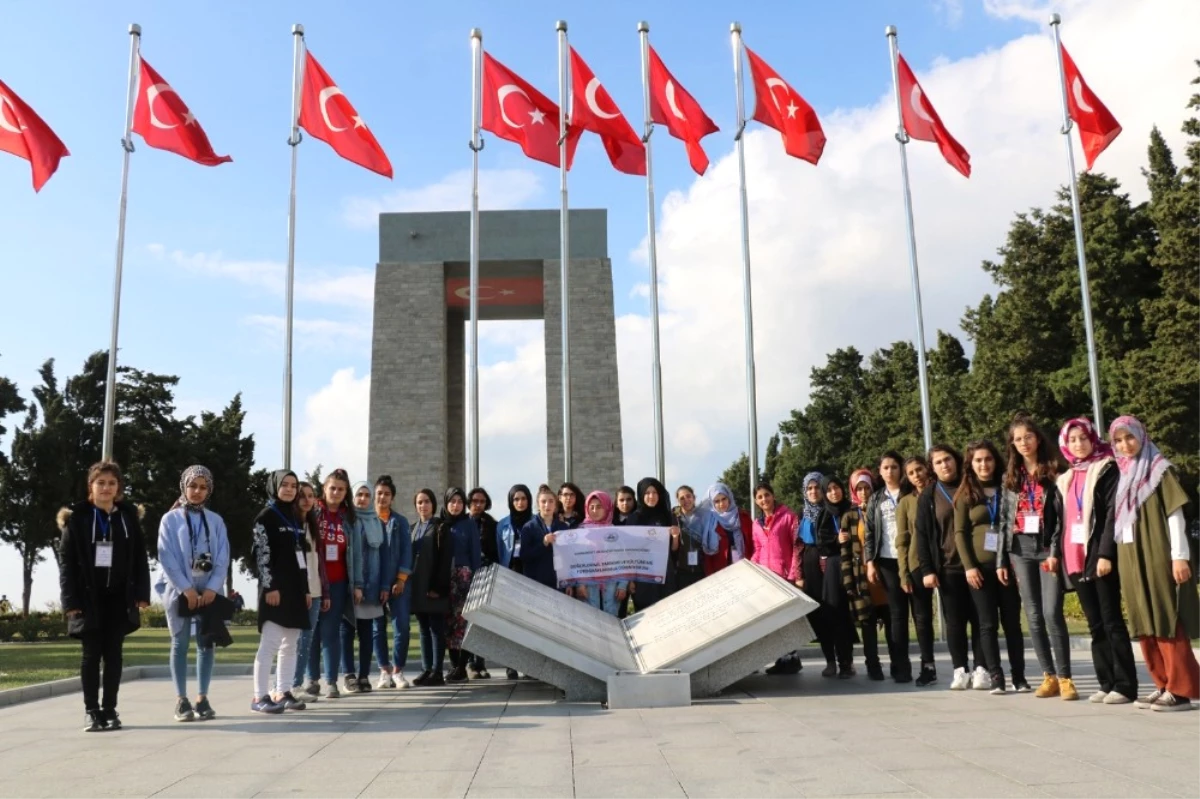 Cumhuriyet\'in Kızları Yakutiye Belediyesi Katkısıyla Tarih Gezisi Yaptı