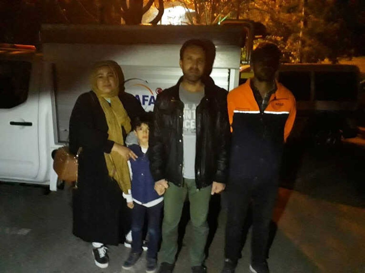 Dağda Mahsur Kalan Aileyi 6 Saat Sonra Afad Ekipleri Kurtardı